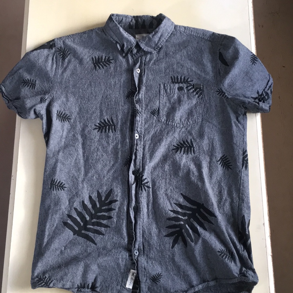 Men’s short sleeve button down shirt